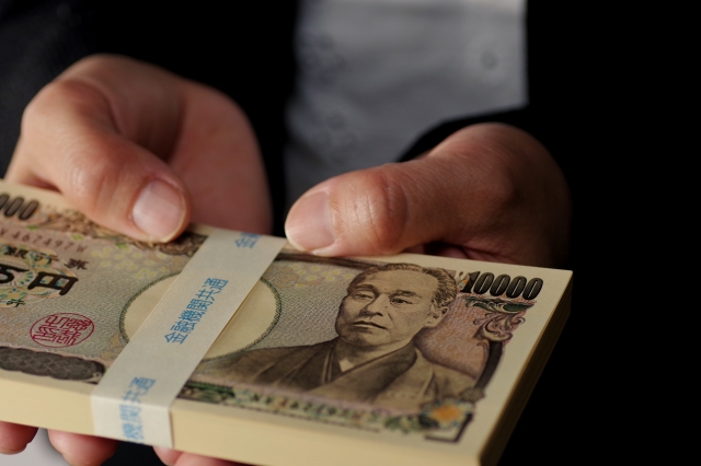 闇金業者に大金を渡してしまう。小矢部市の弁護士や司法書士に無料相談する